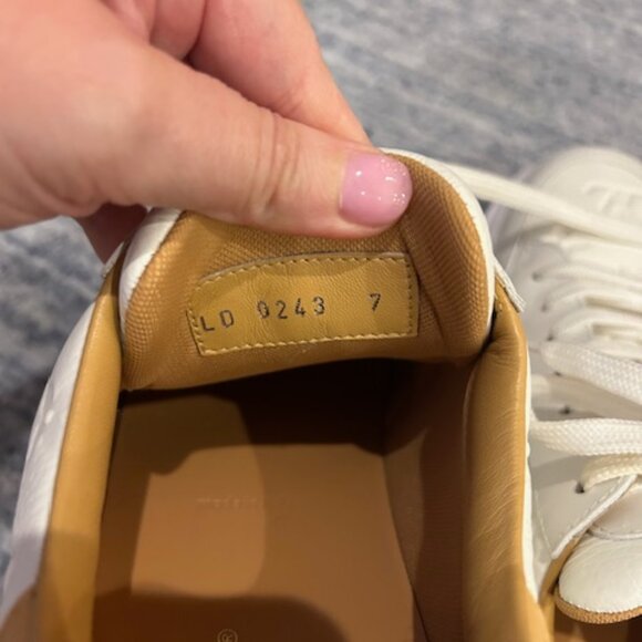 Louis Vuitton Sneakers - Picture 9 of 10